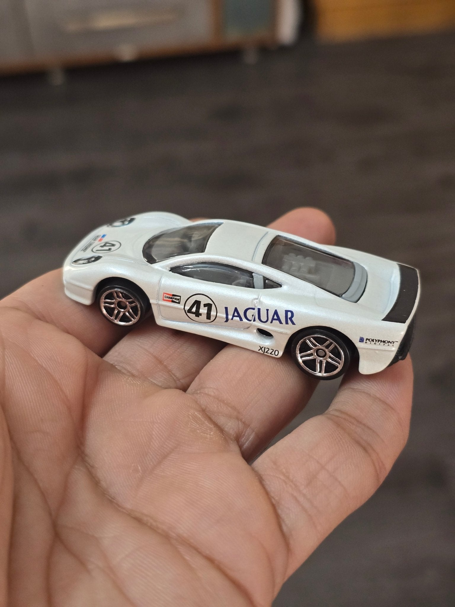 Hot Wheels Jaguar XJ220 - PlayStation Gran Turismo (Uncarded - New) - Kinder Logs