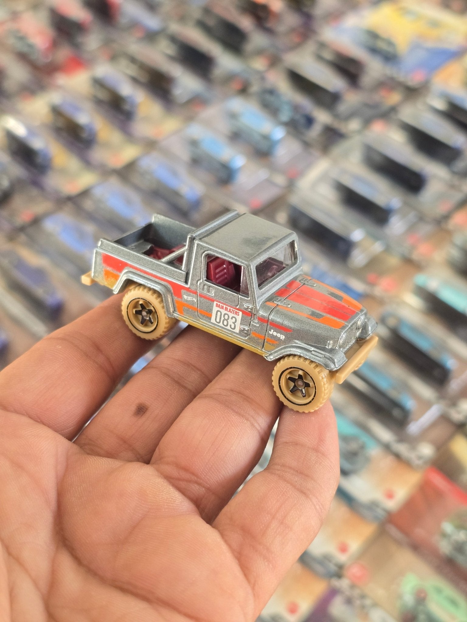 Hot Wheels Jeep Scrambler SUV - Grey (Uncarded) - Kinder Logs