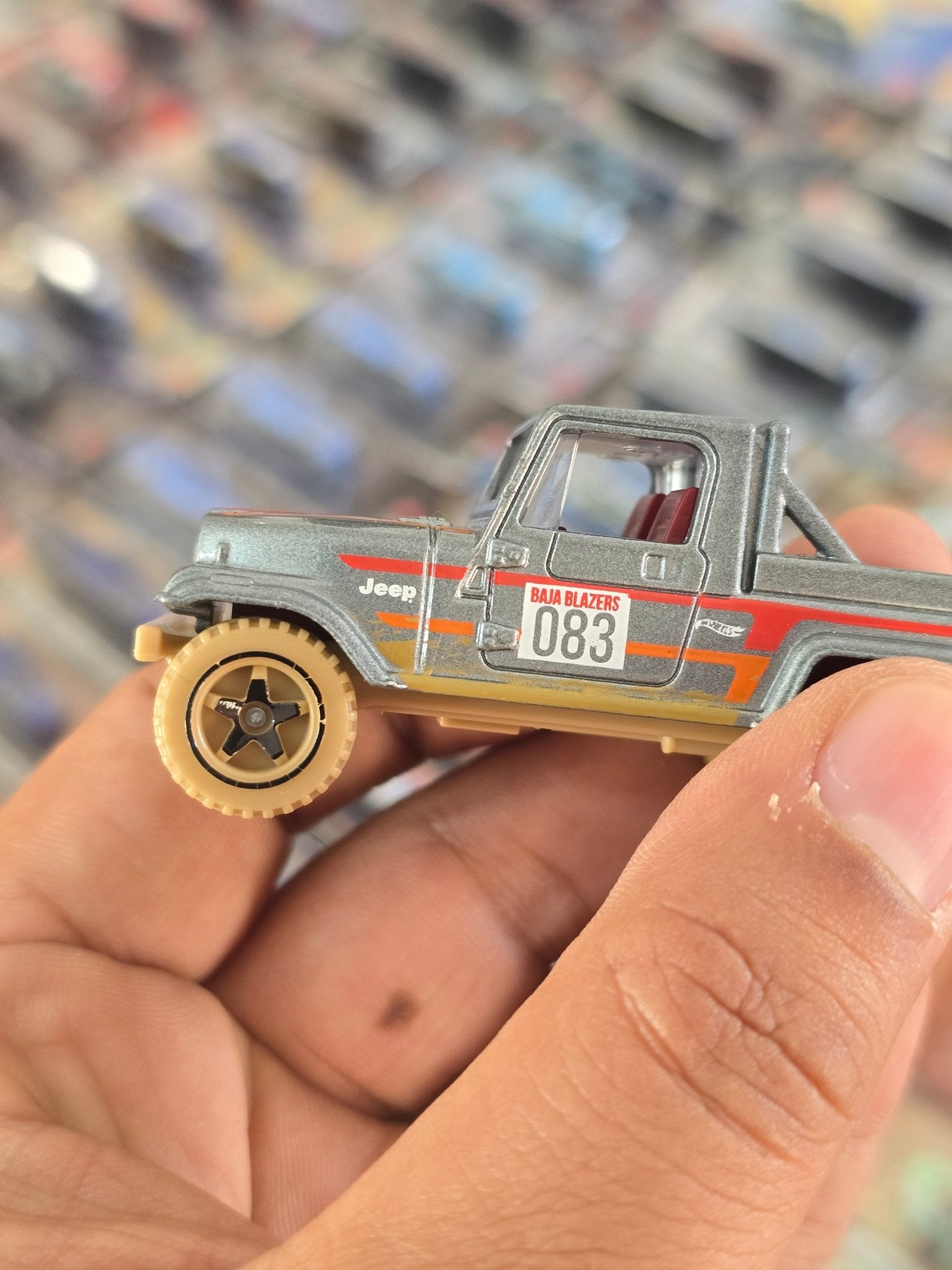 Hot Wheels Jeep Scrambler SUV - Grey (Uncarded) - Kinder Logs