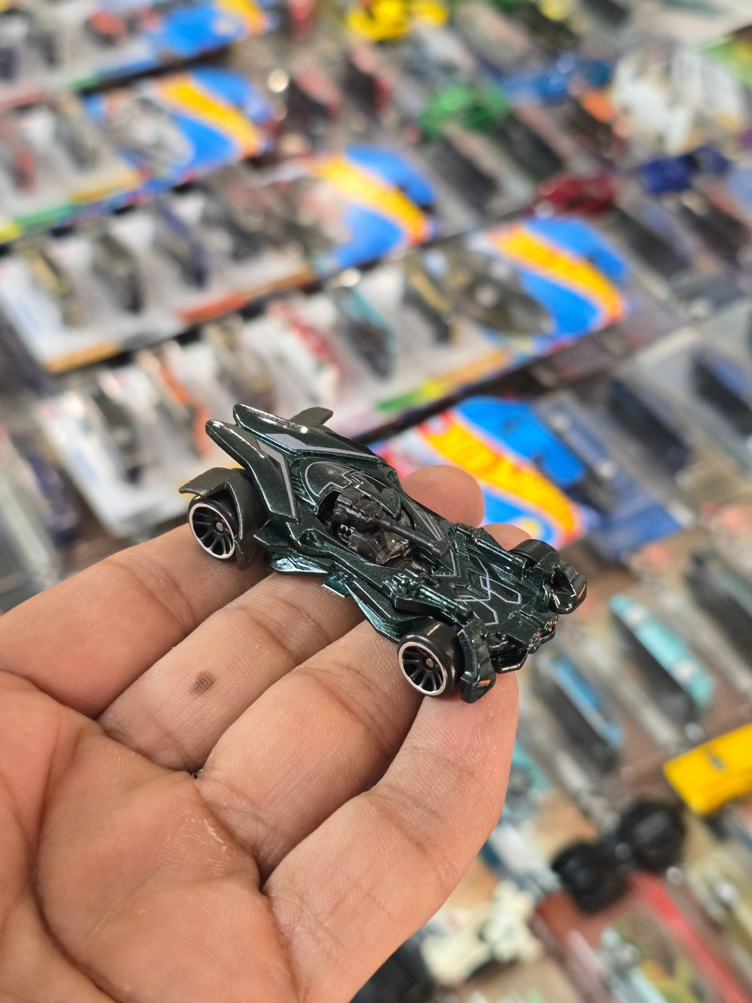Hot Wheels Justice League Batmobile With A Gun (Uncarded) - Kinder Logs