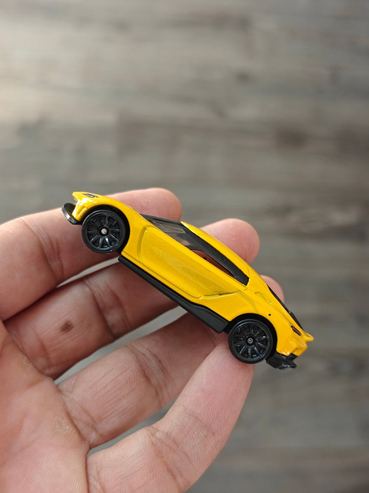 Hot Wheels Koenigsegg Gemera - Yellow (Uncarded) - Kinder Logs