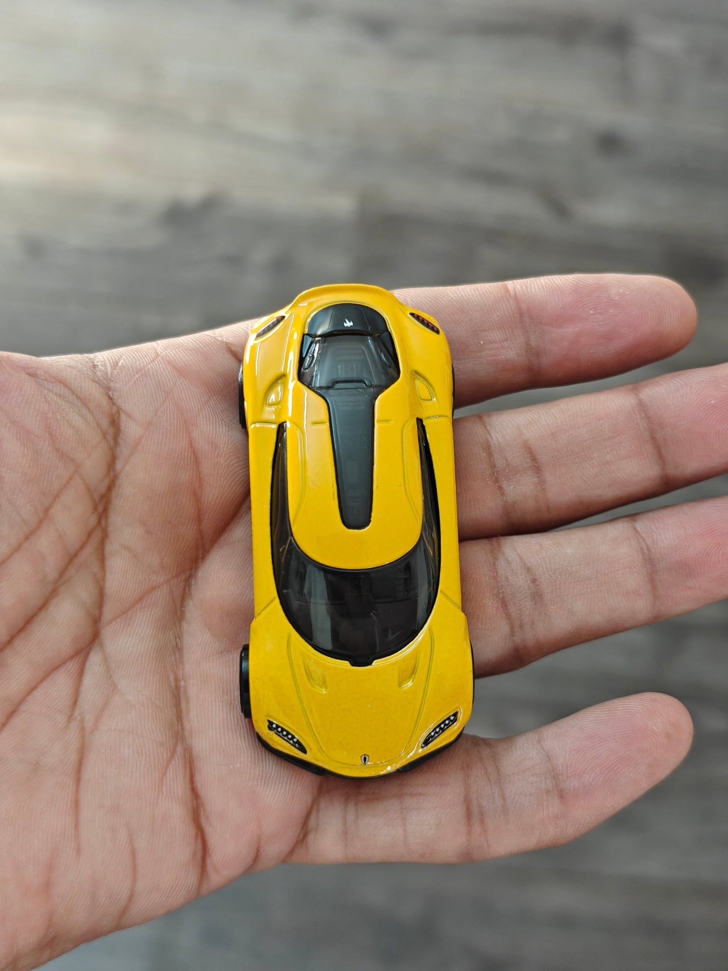 Hot Wheels Koenigsegg Gemera - Yellow (Uncarded) - Kinder Logs