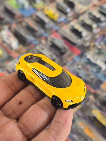 Hot Wheels Koenigsegg Gemera - Yellow (Uncarded) - Kinder Logs