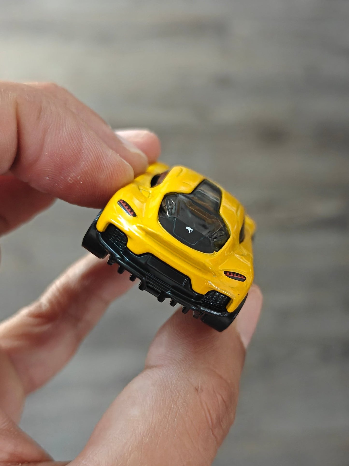 Hot Wheels Koenigsegg Gemera - Yellow (Uncarded) - Kinder Logs