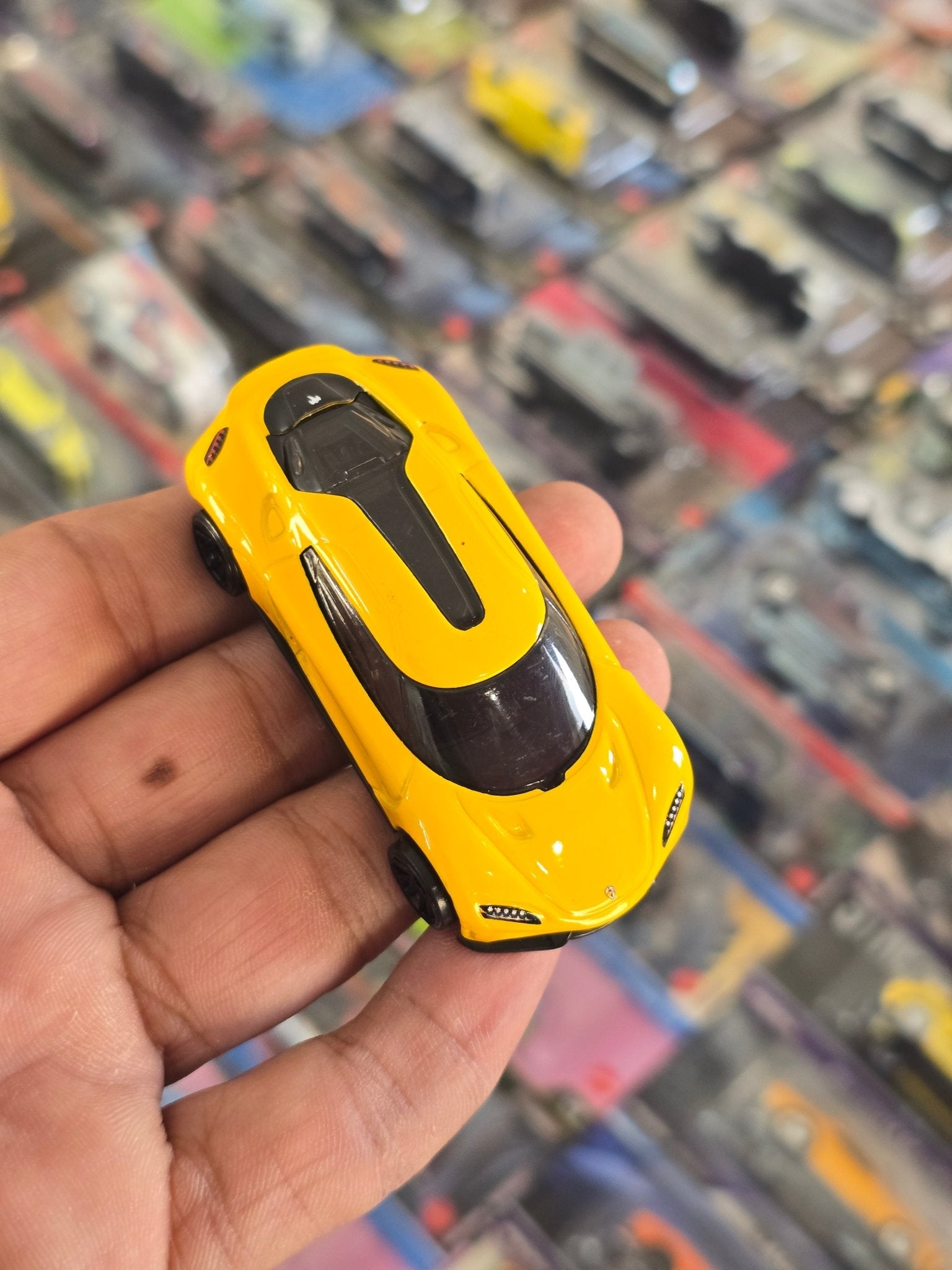 Hot Wheels Koenigsegg Gemera - Yellow (Uncarded) - Kinder Logs