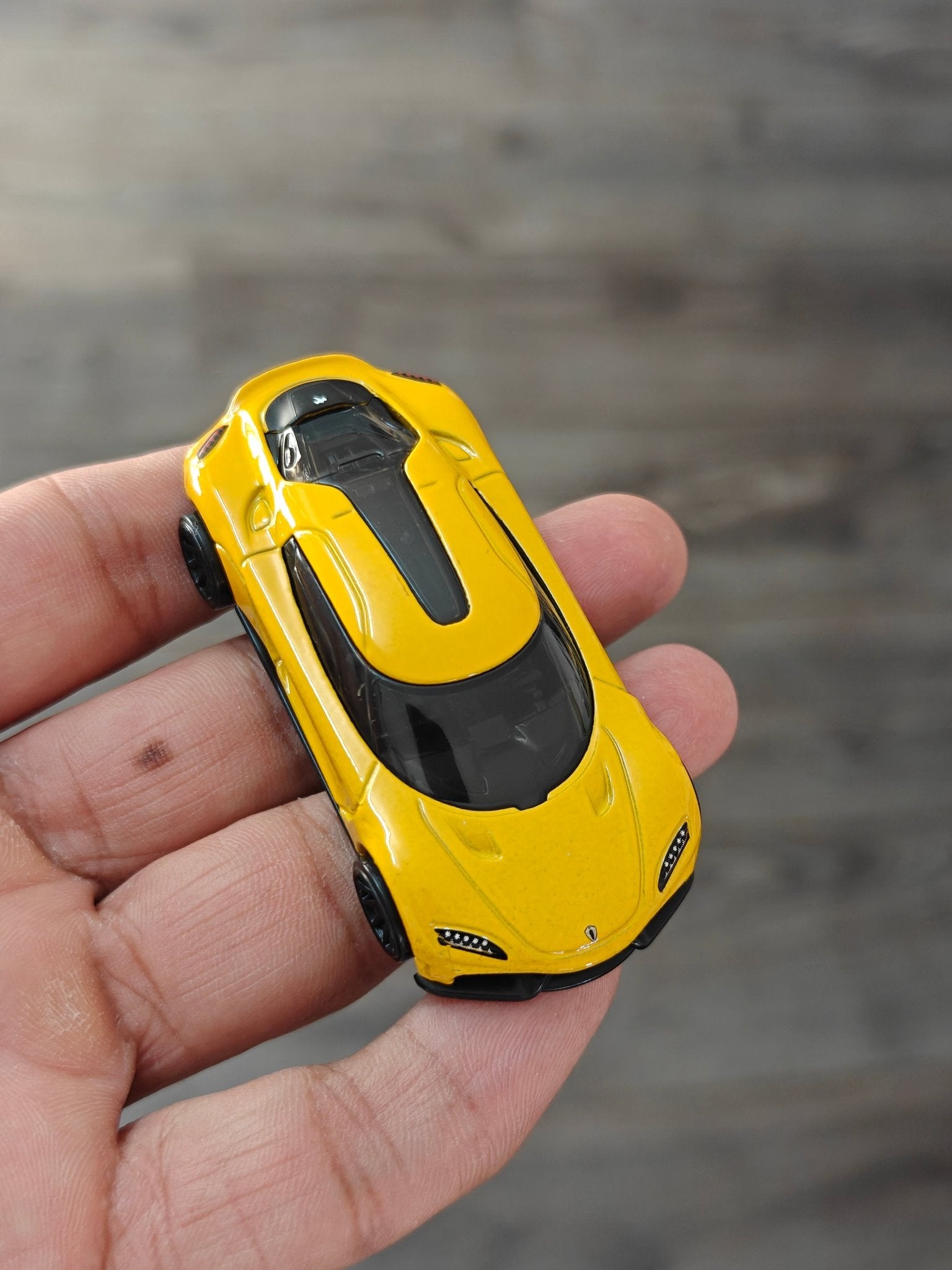 Hot Wheels Koenigsegg Gemera - Yellow (Uncarded) - Kinder Logs