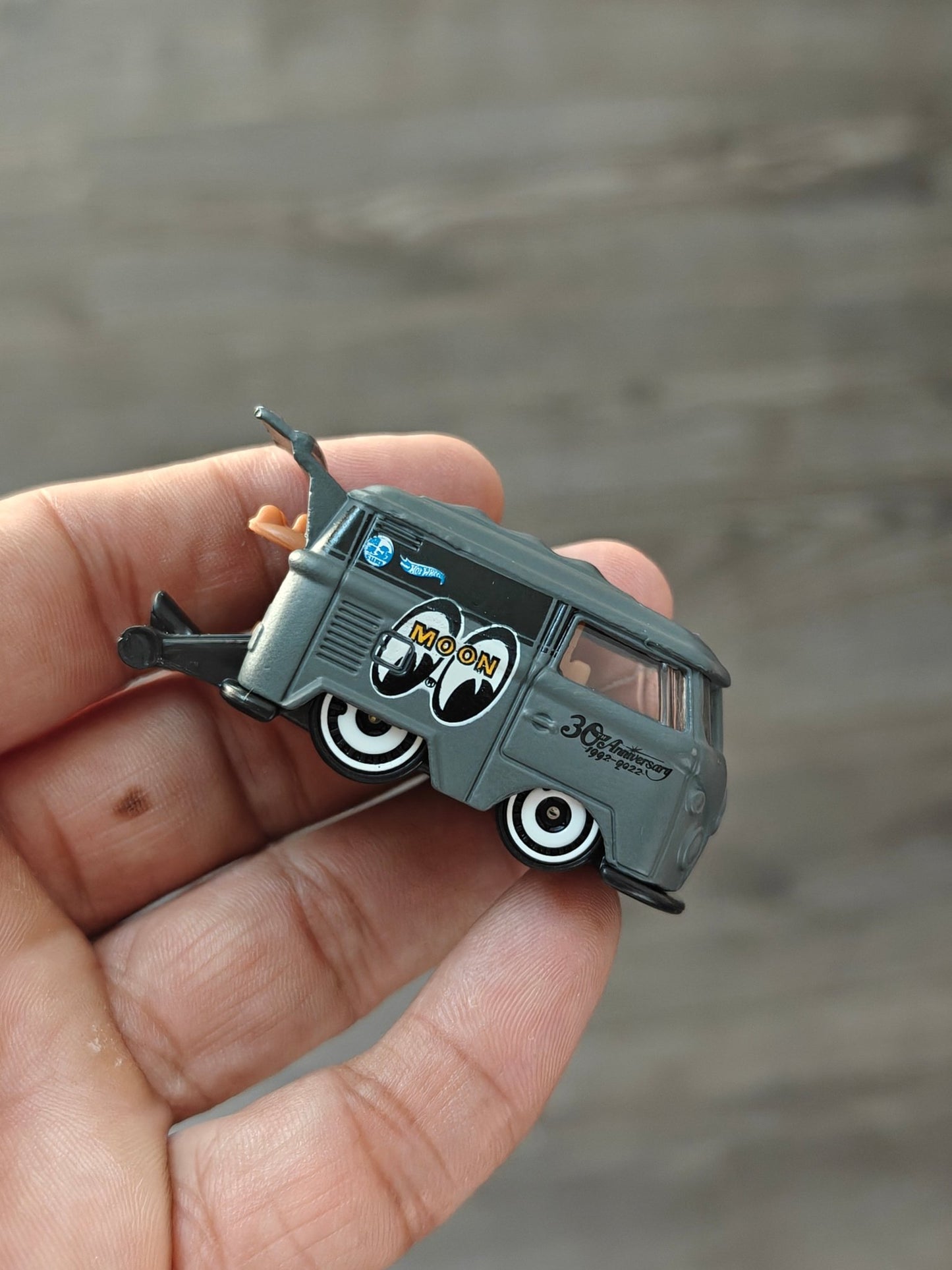 Hot Wheels Kool Kombi Moon Eyes - Grey (Uncarded - New) - Kinder Logs