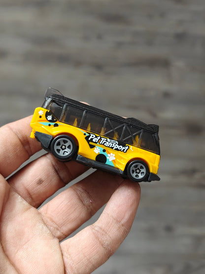 Hot Wheels Kowloon'D Hypervan - Yellow (Uncarded - New) - Kinder Logs