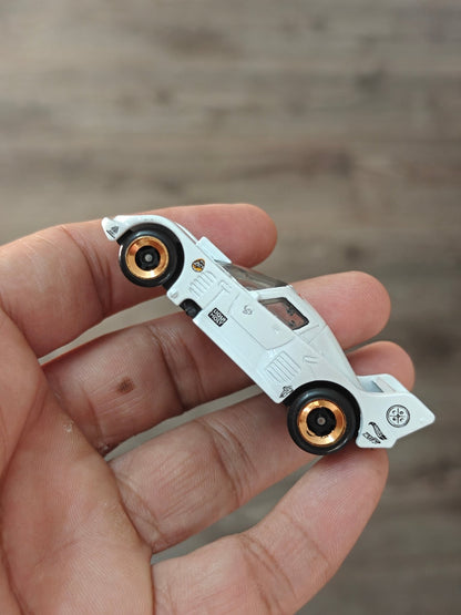 Hot Wheels La Liebre - White (Uncarded - New) - Kinder Logs