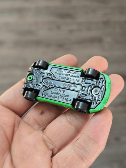 Hot Wheels Lamborghini Huracan LP 610 - 4 - Green (Uncarded - New) - Kinder Logs