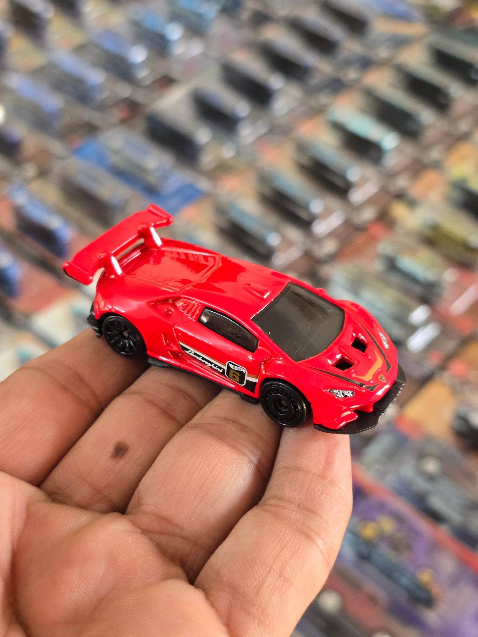 Hot Wheels Lamborghini Huracan LP 620 - 2 Super Trofeo (Uncarded) - Kinder Logs