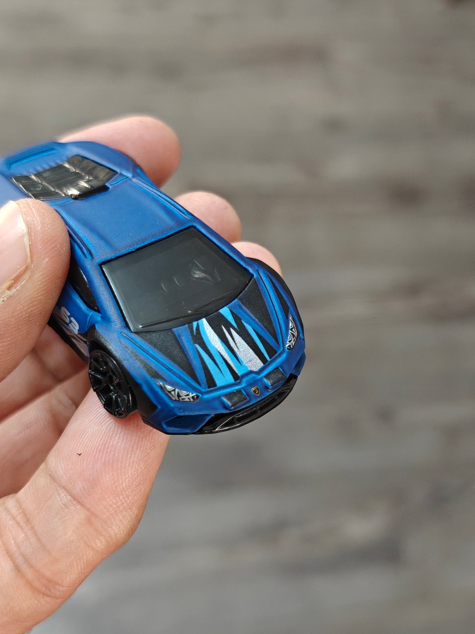 Hot Wheels Lamborghini Huracan Sterrato - Blue (Uncarded - New) - Kinder Logs