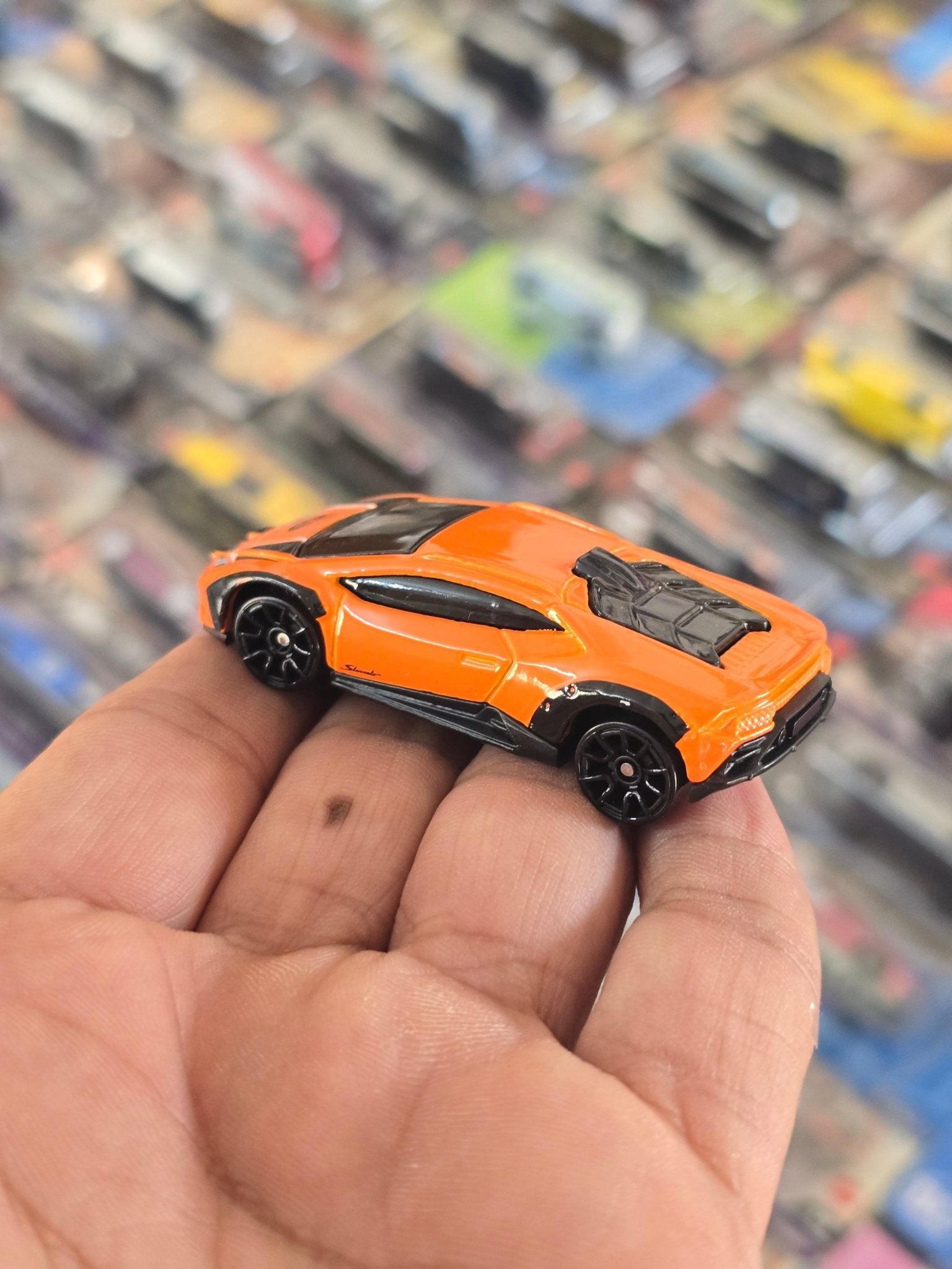 Hot Wheels Lamborghini Huracan Sterrato (Uncarded) - Kinder Logs