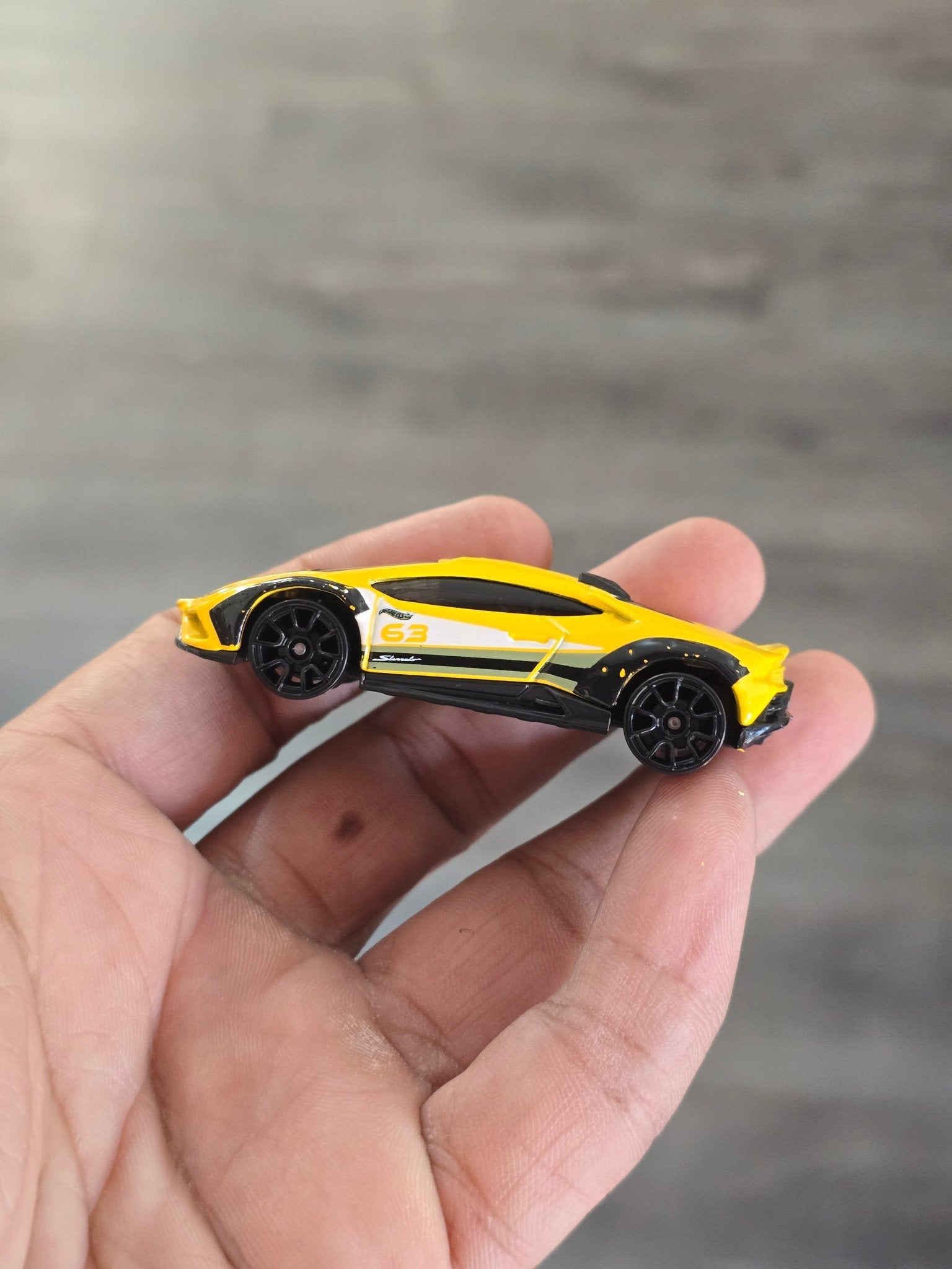 Hot Wheels Lamborghini Huracan Sterrato - Yellow (Uncarded - New) - Kinder Logs