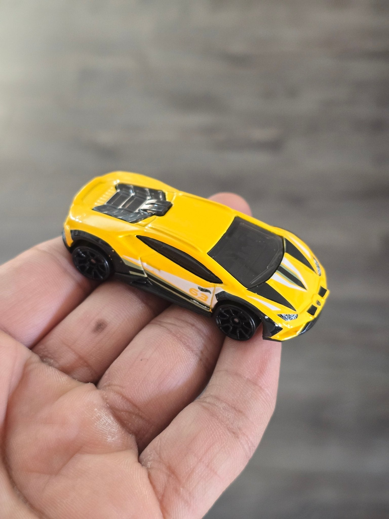 Hot Wheels Lamborghini Huracan Sterrato - Yellow (Uncarded - New) - Kinder Logs