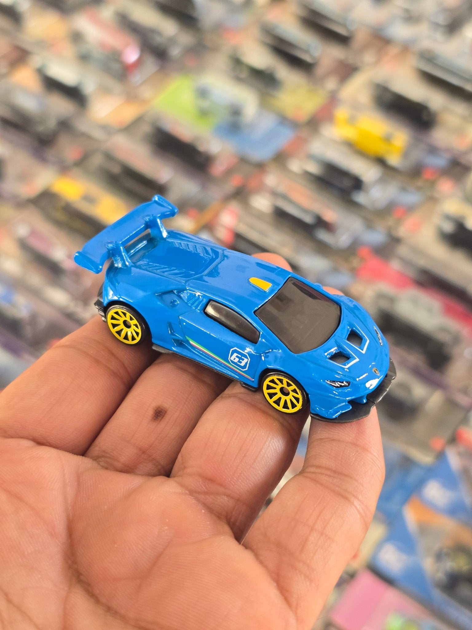 Hot Wheels Lamborghini Huracan Super Trofeo - Blue (Uncarded) - Kinder Logs