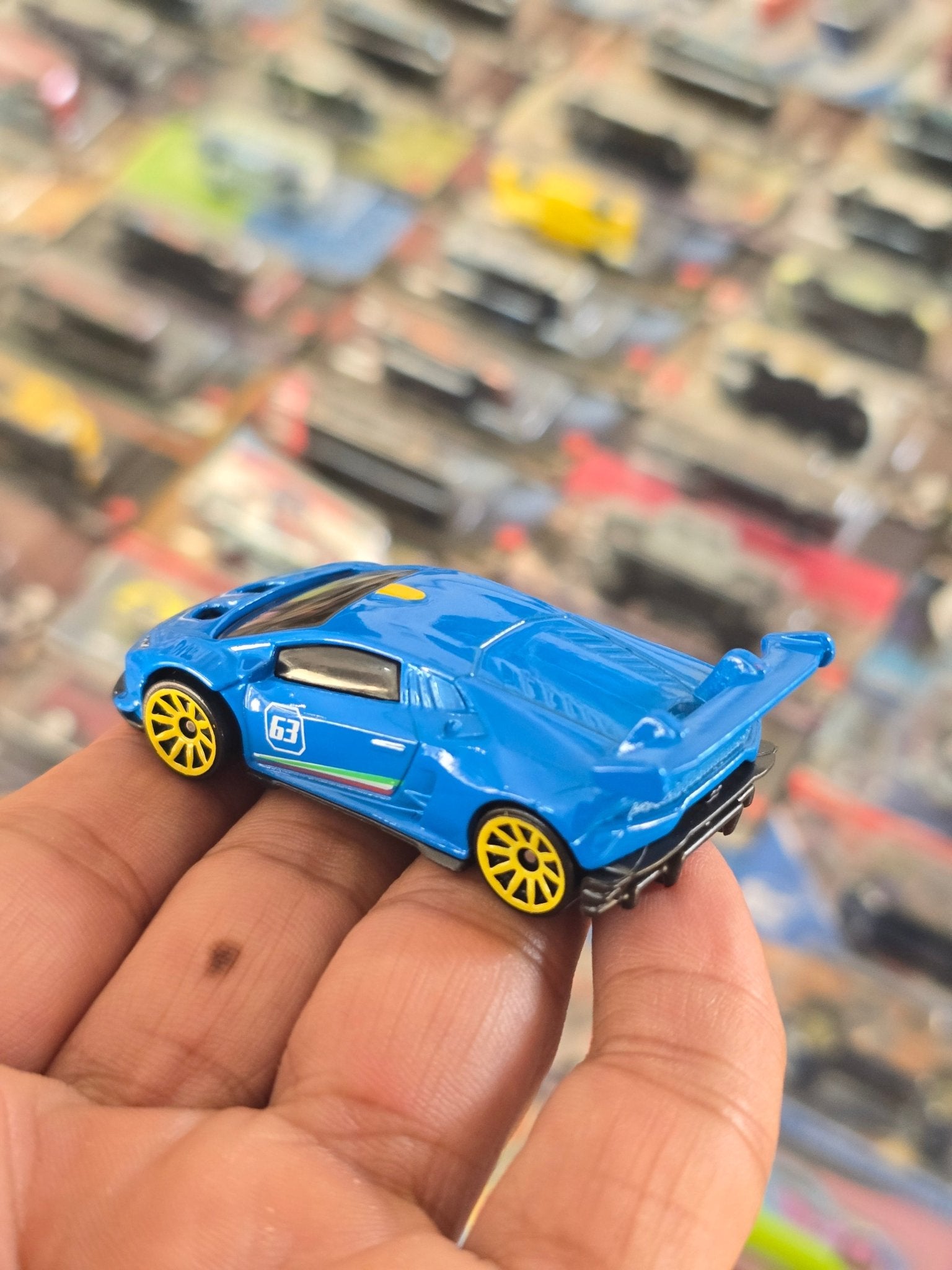 Hot Wheels Lamborghini Huracan Super Trofeo - Blue (Uncarded) - Kinder Logs