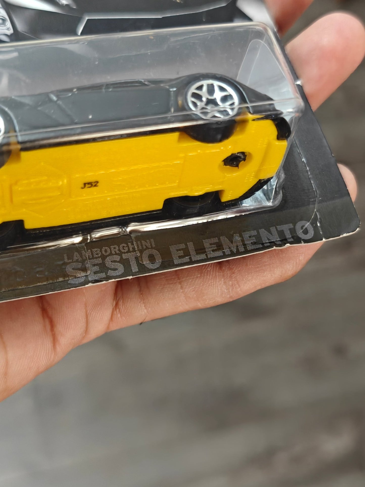 Hot Wheels Lamborghini Sesto Elemento - Black (Creased Card - Imported) - Kinder Logs
