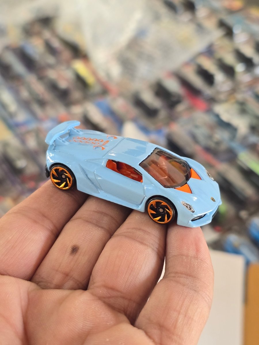 Hot Wheels Lamborghini Sesto Elemento - Light Blue (Uncarded) - Kinder Logs