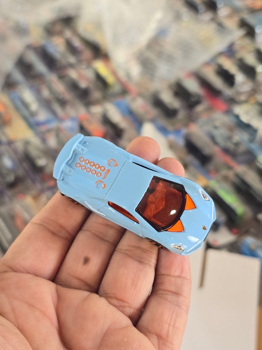 Hot Wheels Lamborghini Sesto Elemento - Light Blue (Uncarded) - Kinder Logs