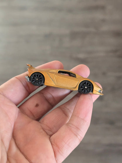 Hot Wheels Lamborghini Sesto Elemento - Matte Gold (Pre - Owned) - Kinder Logs