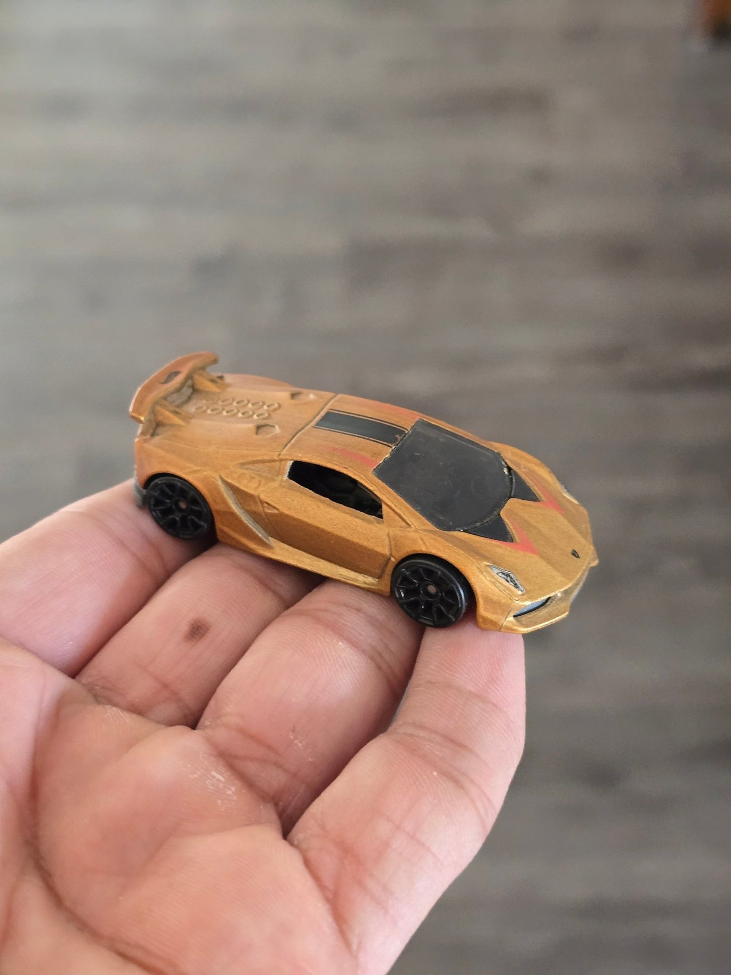 Hot Wheels Lamborghini Sesto Elemento - Matte Gold (Pre - Owned) - Kinder Logs