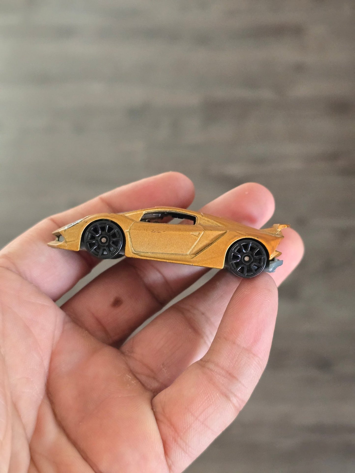 Hot Wheels Lamborghini Sesto Elemento - Matte Gold (Pre - Owned) - Kinder Logs