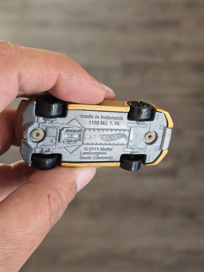 Hot Wheels Lamborghini Sesto Elemento - Matte Gold (Pre - Owned) - Kinder Logs