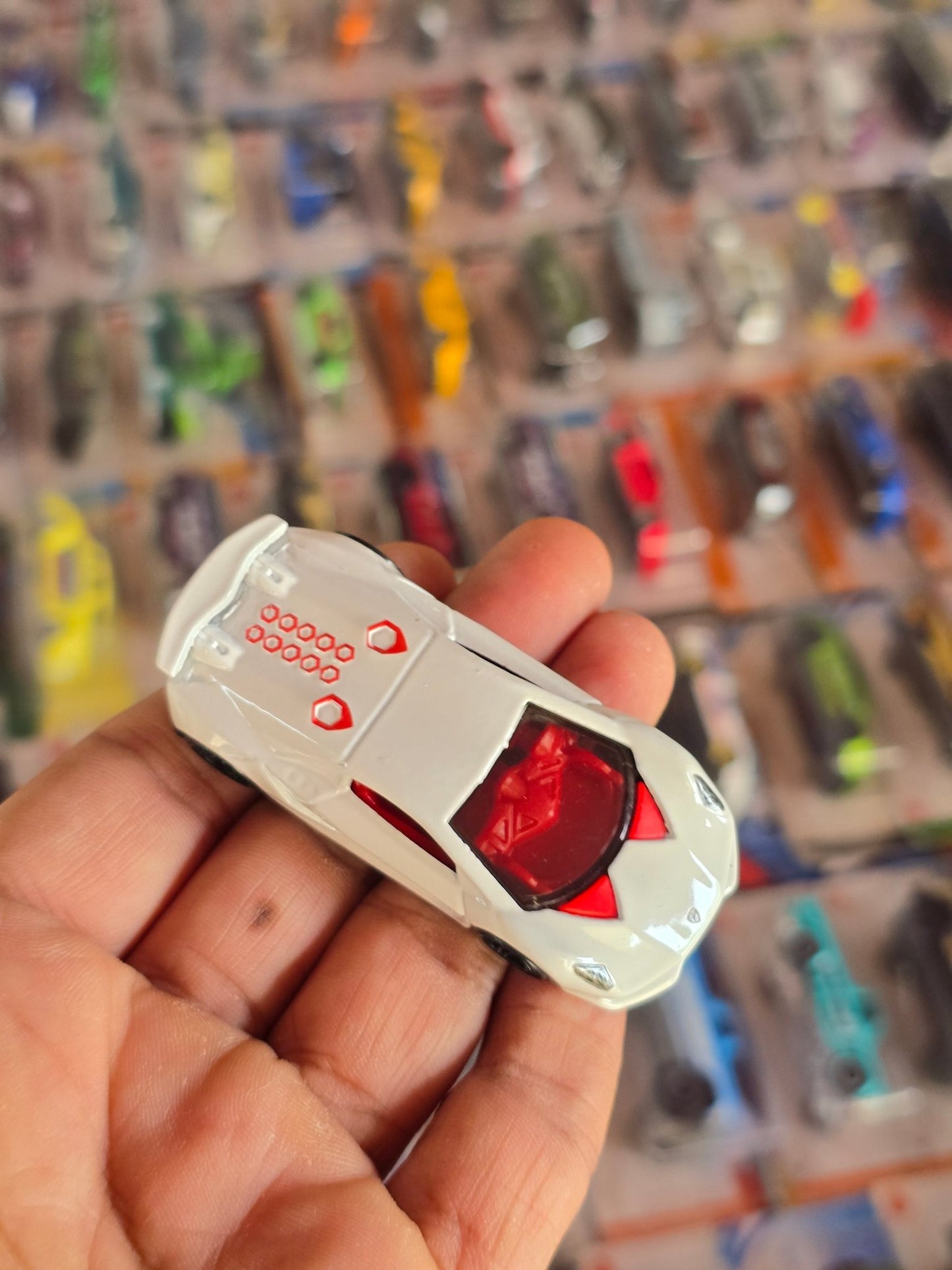 Hot Wheels Lamborghini Sesto Elemento - White (Uncarded) - Kinder Logs