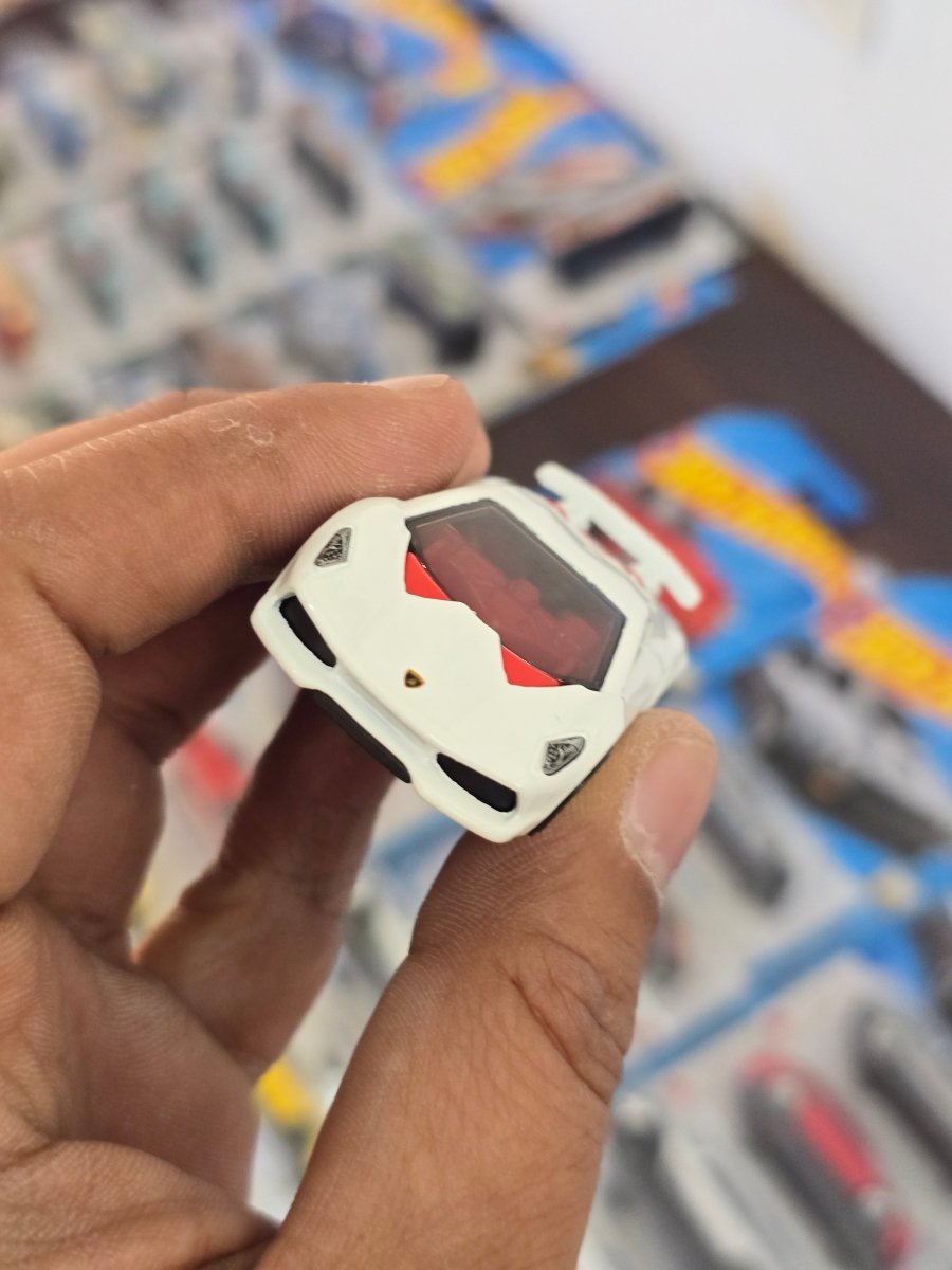 Hot Wheels Lamborghini Sesto Elemento - White (Uncarded) - Kinder Logs