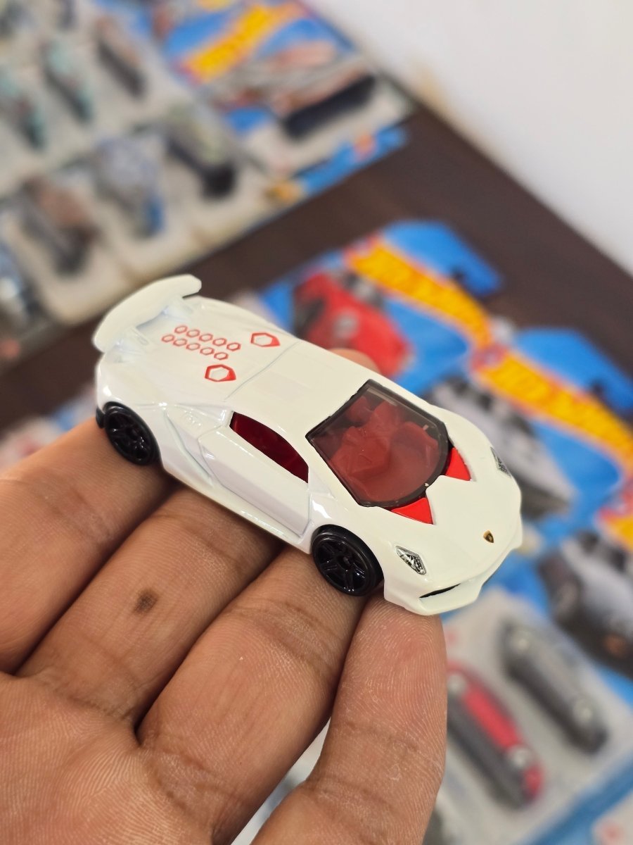 Hot Wheels Lamborghini Sesto Elemento - White (Uncarded) - Kinder Logs