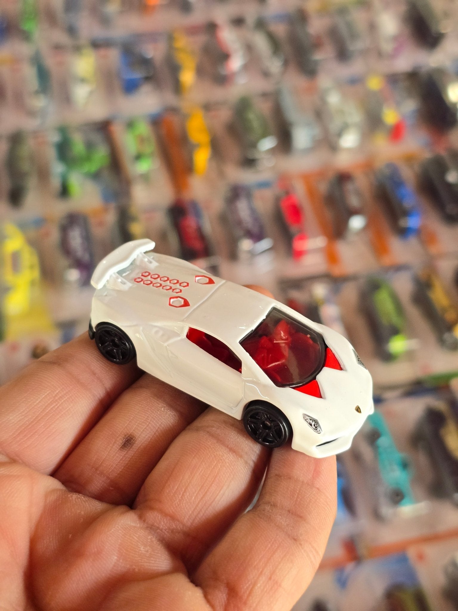Hot Wheels Lamborghini Sesto Elemento - White (Uncarded) - Kinder Logs