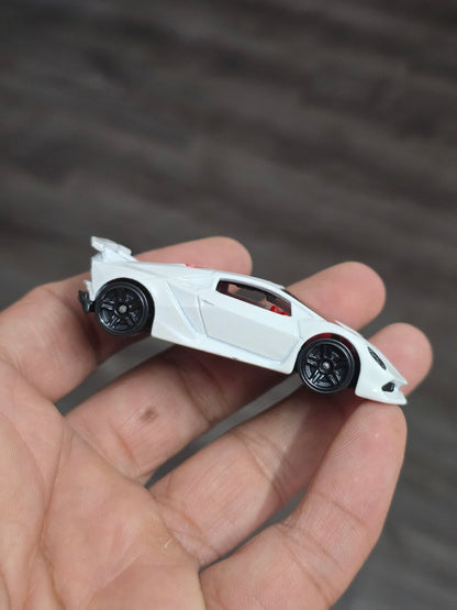 Hot Wheels Lamborghini Sesto Elemento - White (Uncarded - New) - Kinder Logs