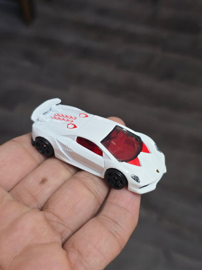 Hot Wheels Lamborghini Sesto Elemento - White (Uncarded - New) - Kinder Logs