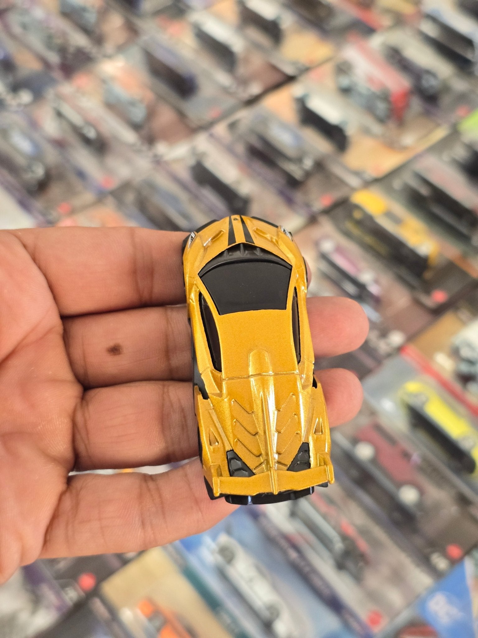 Hot Wheels Lamborghini Veneno - Gold (Uncarded) - Kinder Logs