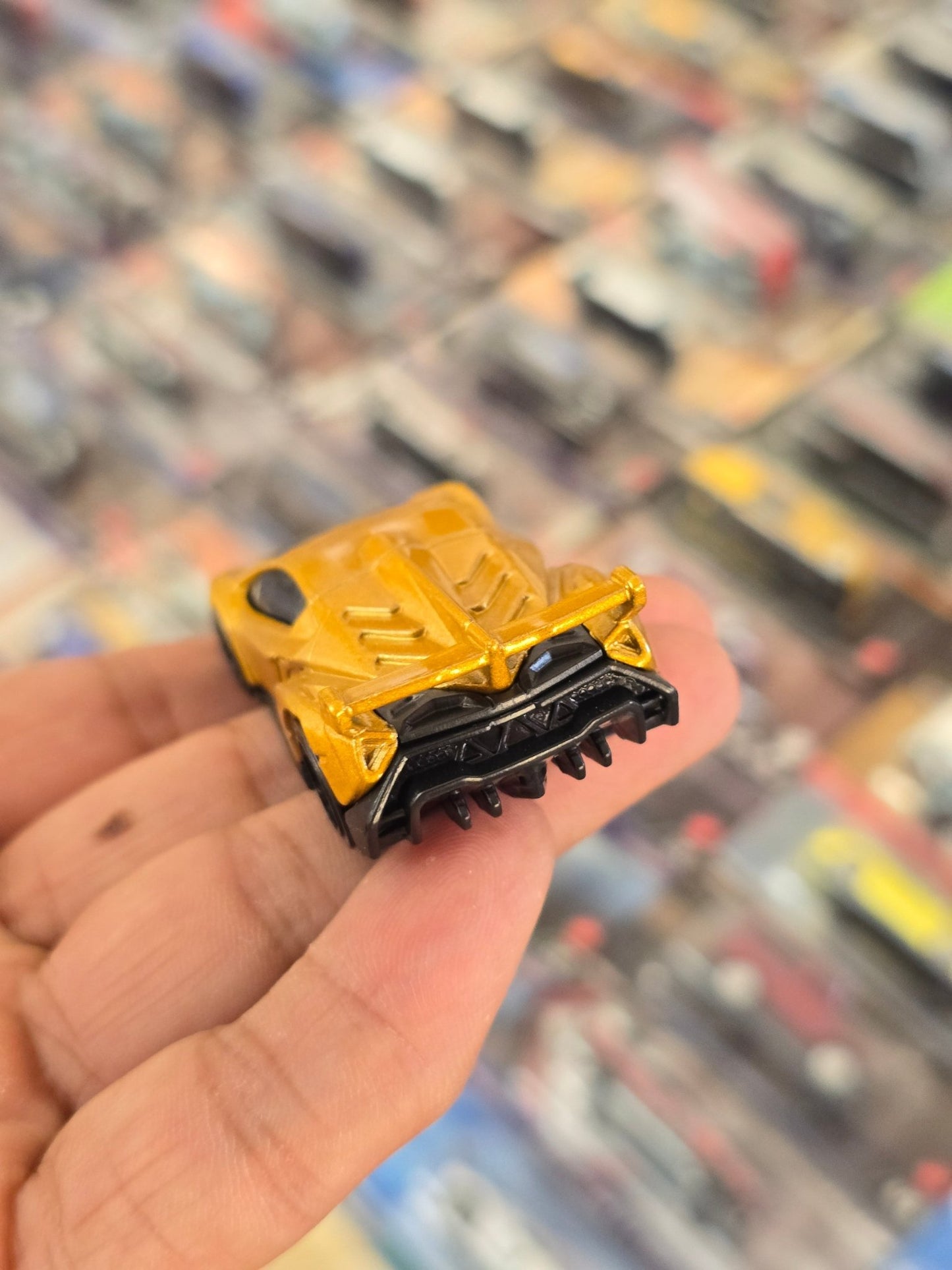 Hot Wheels Lamborghini Veneno - Gold (Uncarded) - Kinder Logs