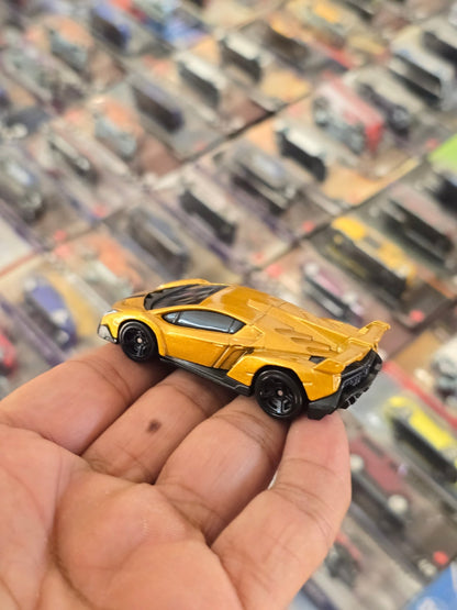 Hot Wheels Lamborghini Veneno - Gold (Uncarded) - Kinder Logs