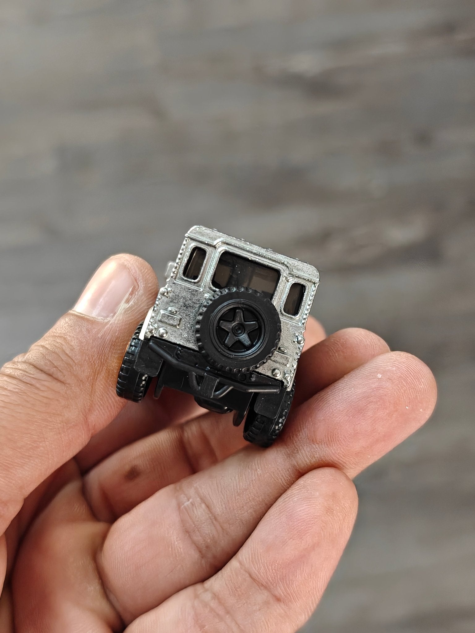 Hot Wheels Land Rover Defender 90 ZAMAC Edition (Uncarded - New) - Kinder Logs