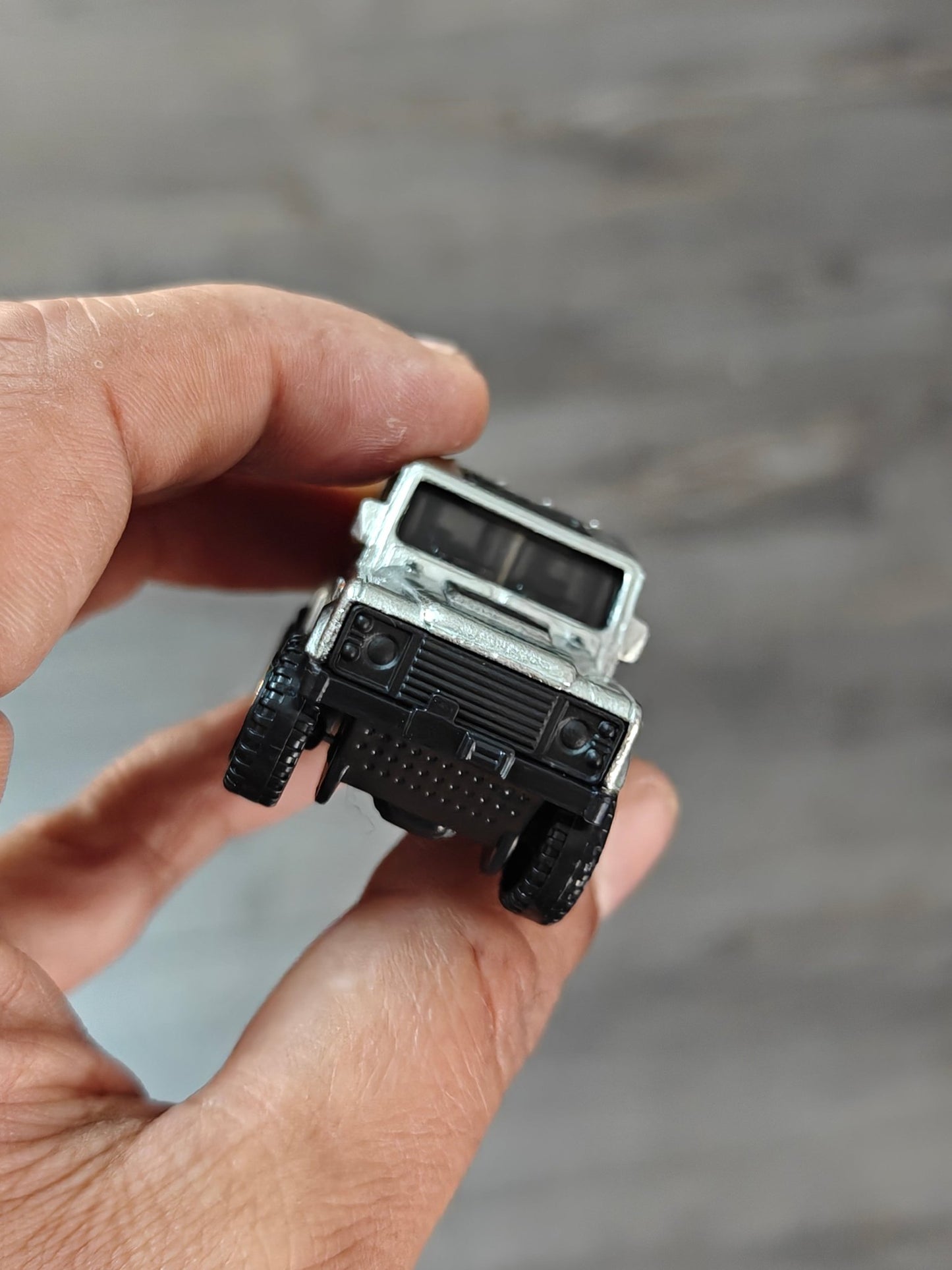 Hot Wheels Land Rover Defender 90 ZAMAC Edition (Uncarded - New) - Kinder Logs
