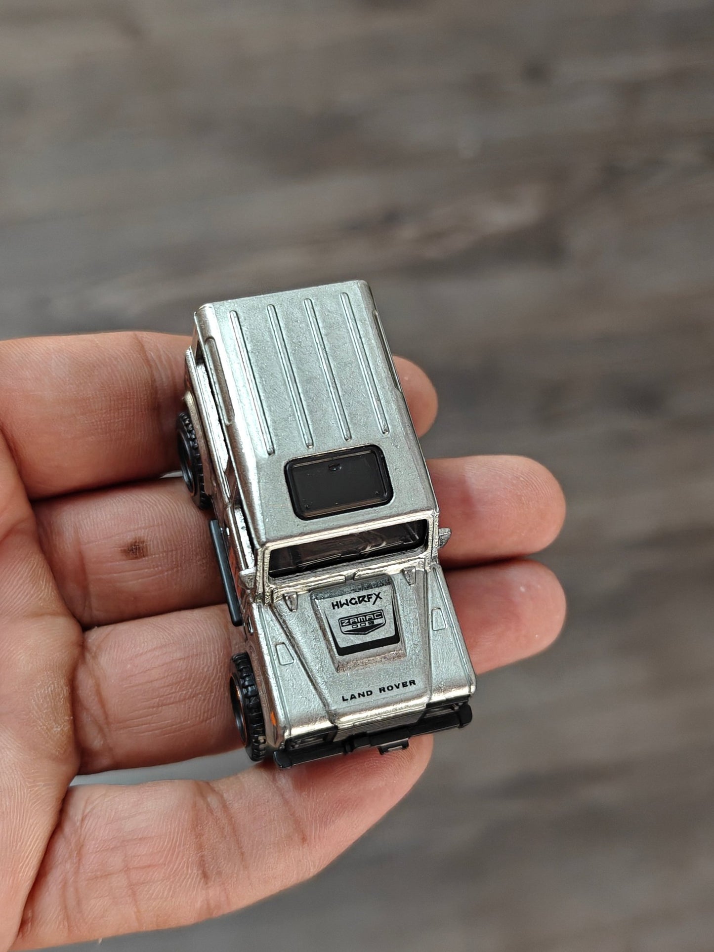 Hot Wheels Land Rover Defender 90 ZAMAC Edition (Uncarded - New) - Kinder Logs