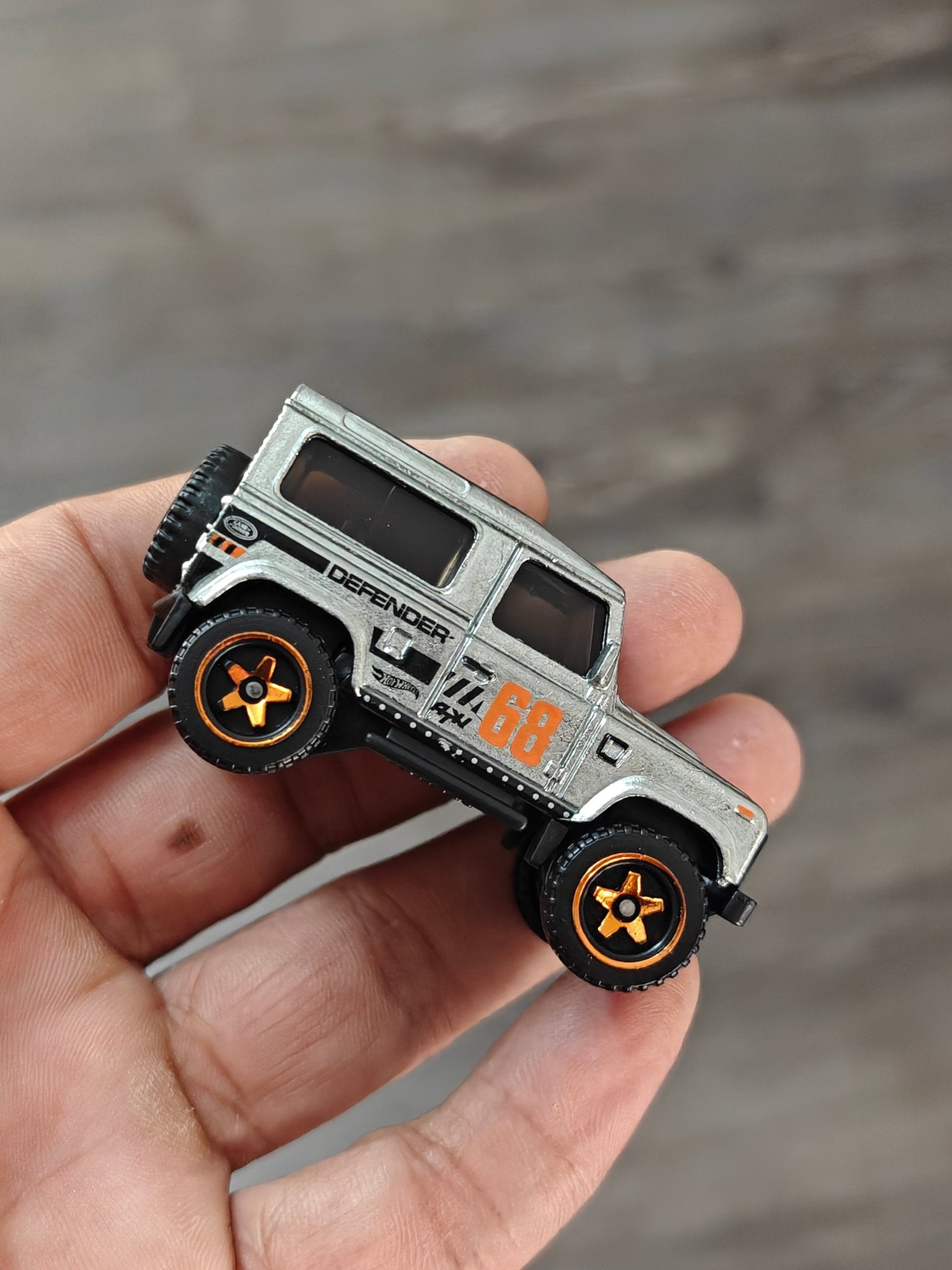Hot Wheels Land Rover Defender 90 ZAMAC Edition (Uncarded - New) - Kinder Logs