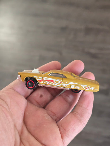 Hot Wheels Layin' Lowrider - Gold (Uncarded - New) - Kinder Logs