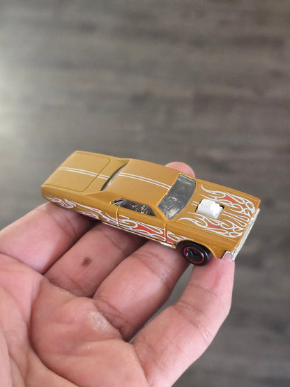 Hot Wheels Layin' Lowrider - Gold (Uncarded - New) - Kinder Logs