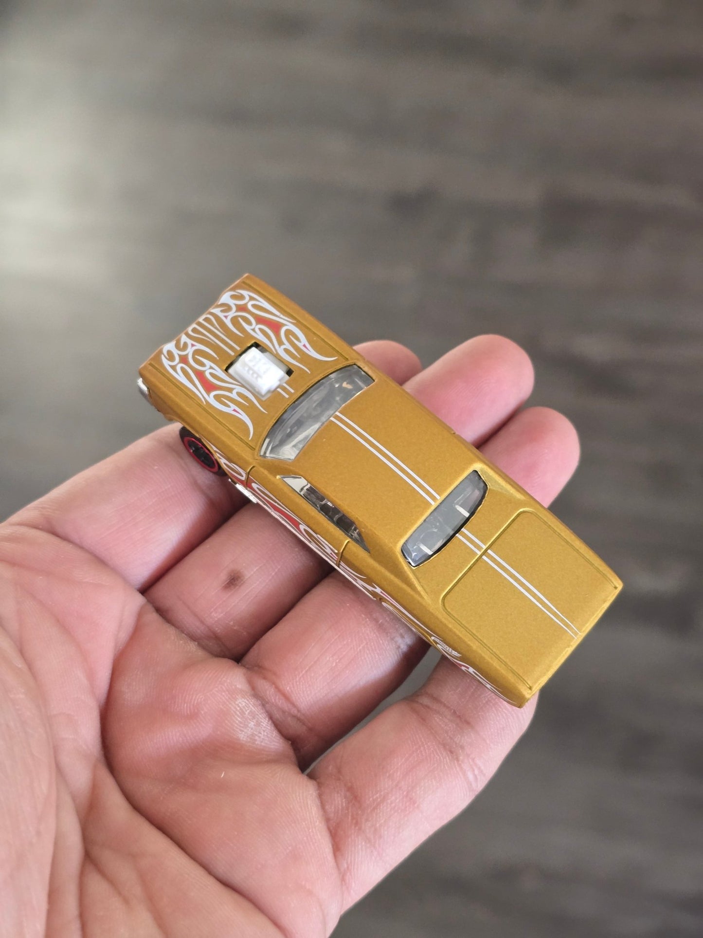 Hot Wheels Layin' Lowrider - Gold (Uncarded - New) - Kinder Logs