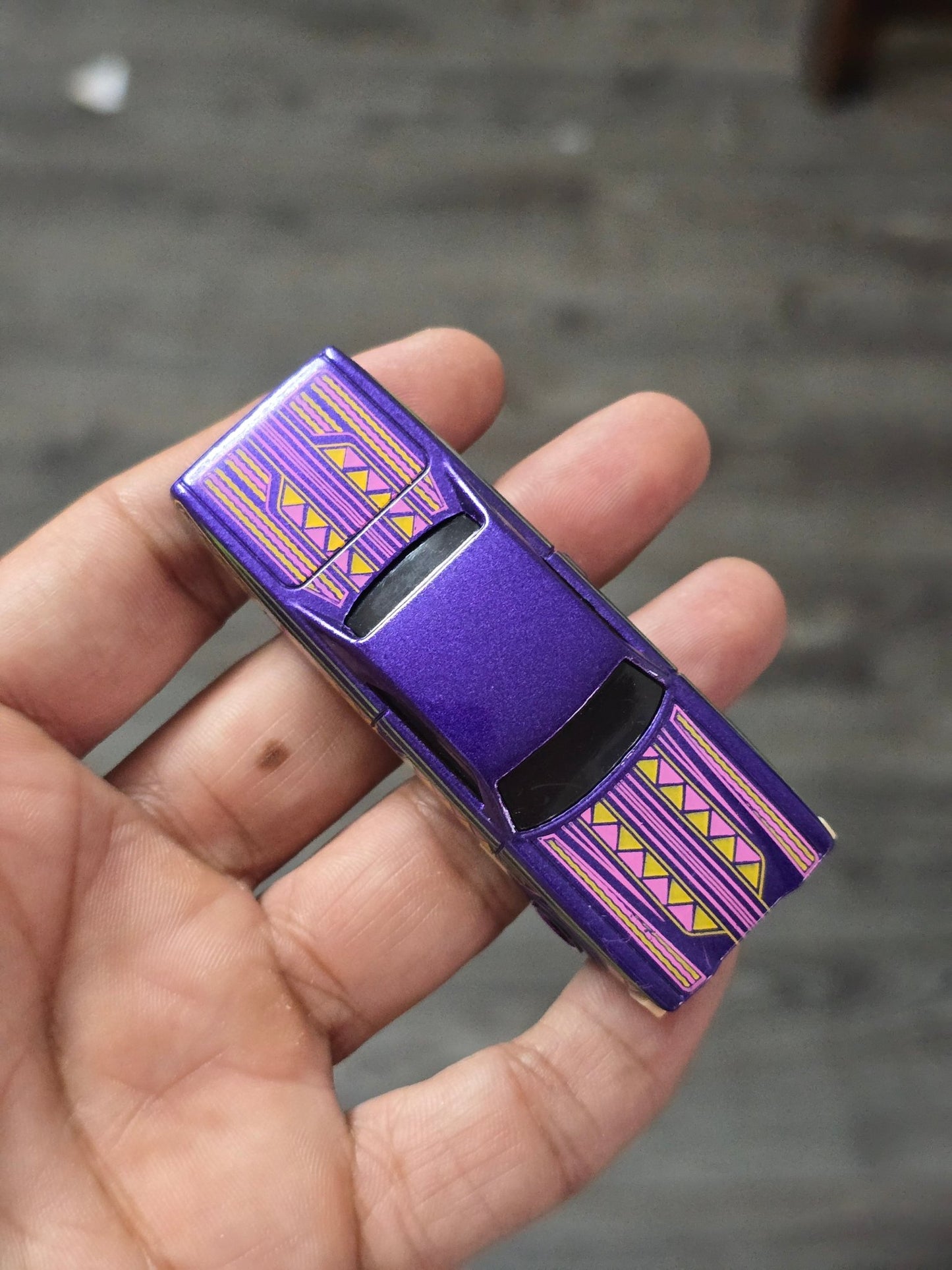 Hot Wheels Layin' Lowrider - Purple (Uncarded - New) - Kinder Logs