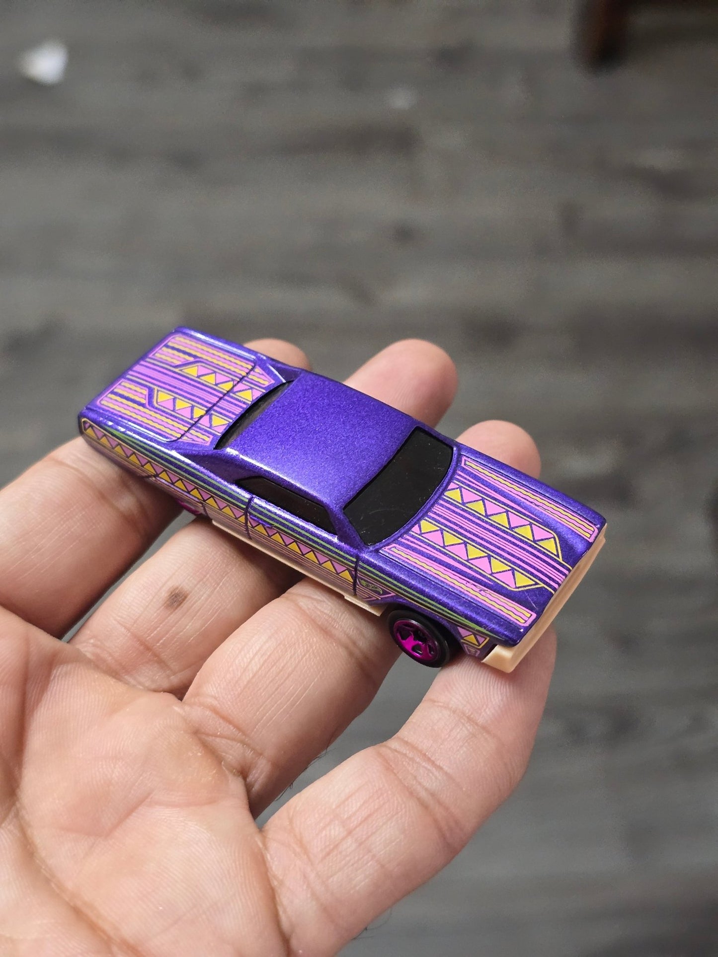 Hot Wheels Layin' Lowrider - Purple (Uncarded - New) - Kinder Logs