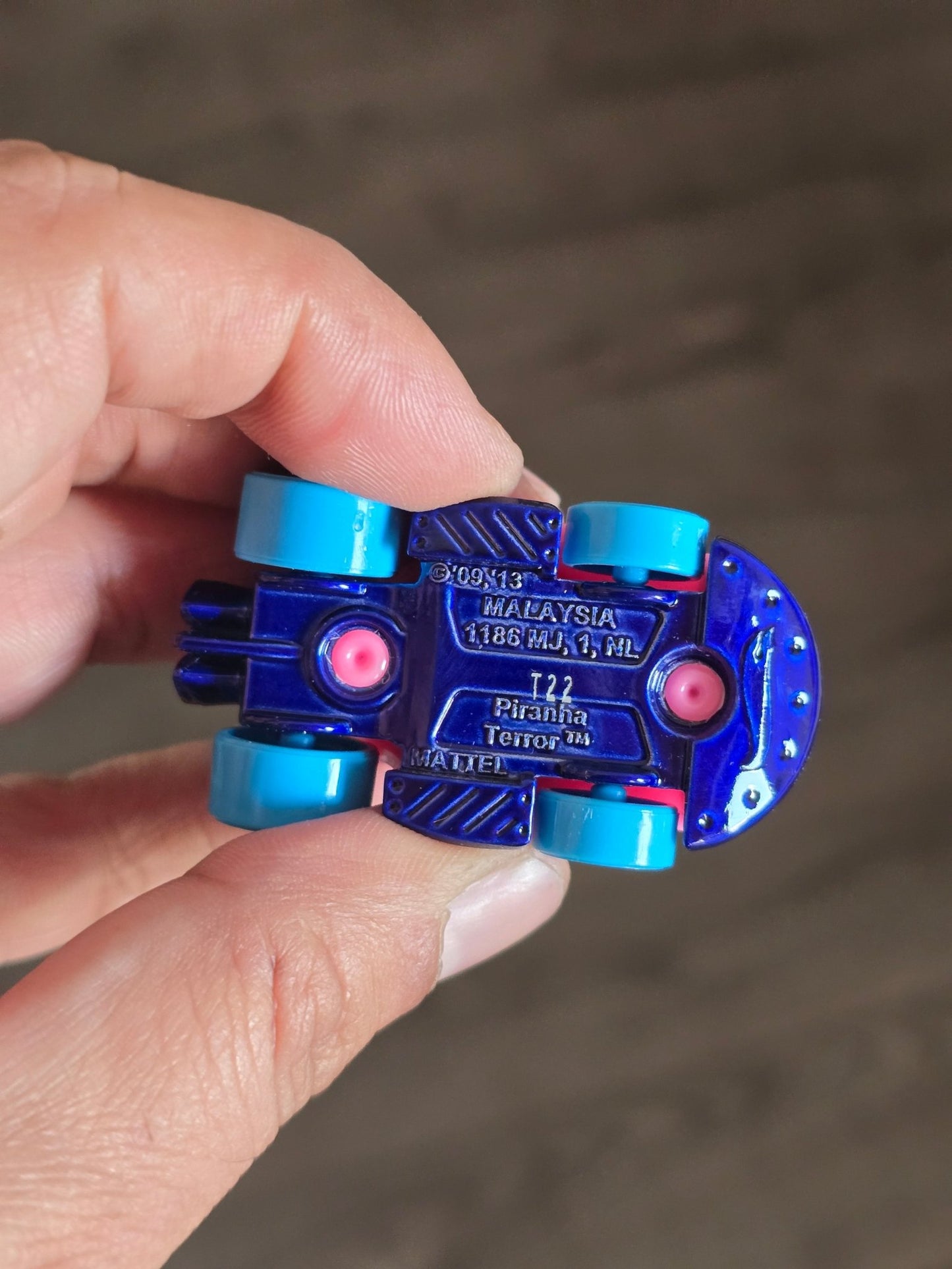 Hot Wheels Let's Race Netflix Piranha Terror - Pink (Uncarded - New) - Kinder Logs