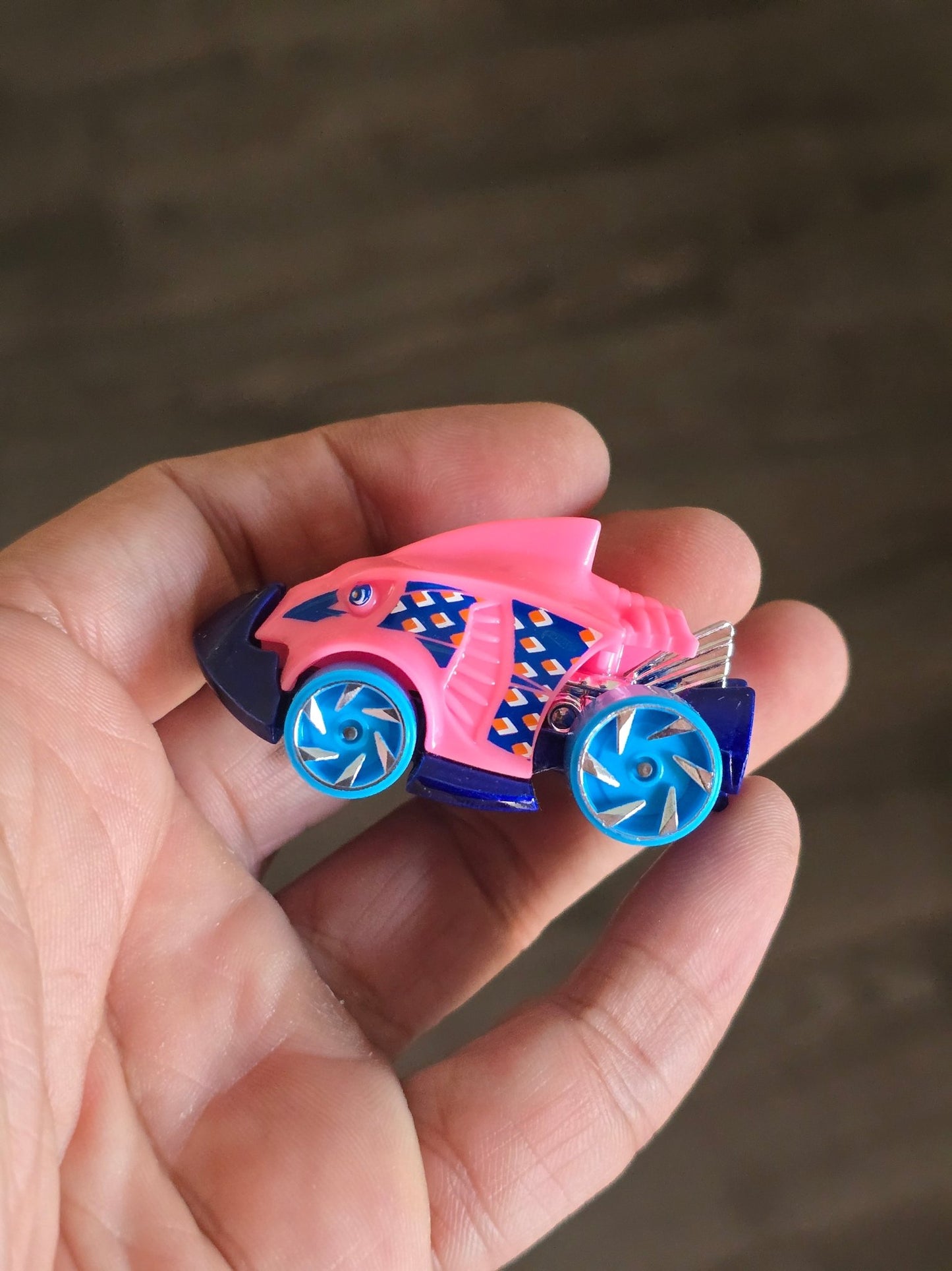 Hot Wheels Let's Race Netflix Piranha Terror - Pink (Uncarded - New) - Kinder Logs