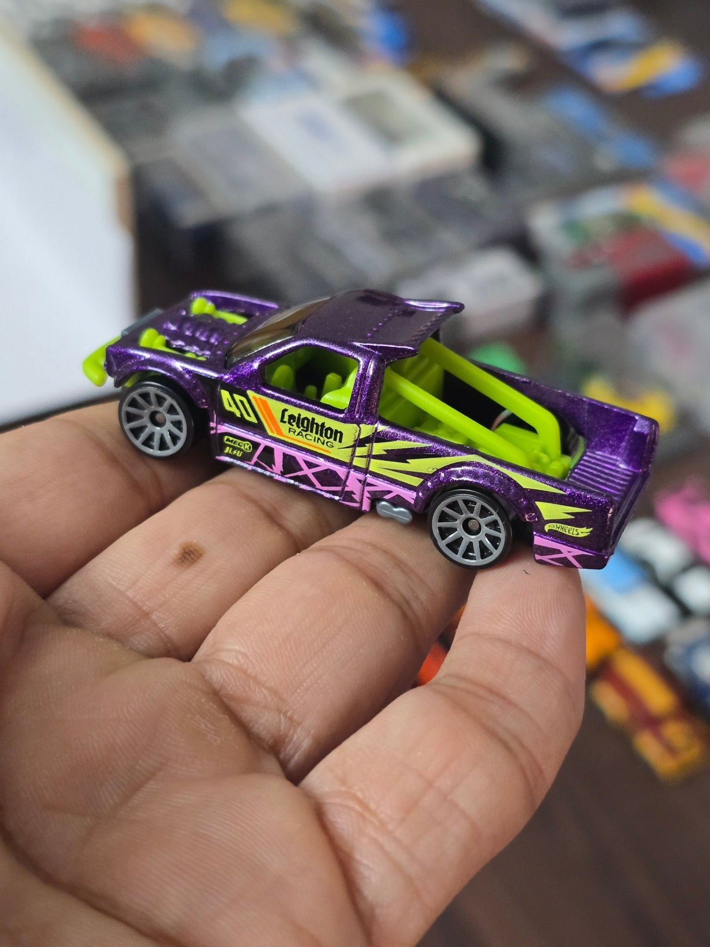 Hot Wheels Limited Grip - Purple (Uncarded - New) - Kinder Logs