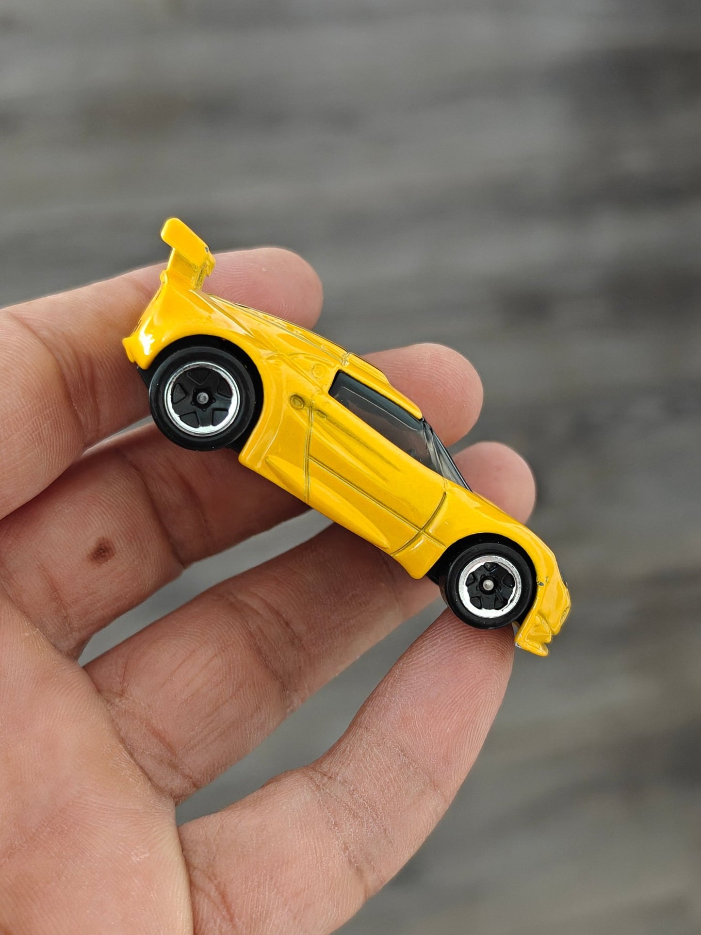 Hot Wheels Lotus Sport Elise - Yellow (Uncarded - New) - Kinder Logs